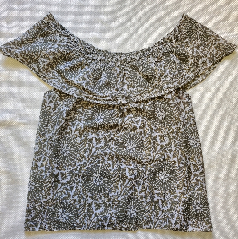 Michael kors women's off the shoulder lightweight blouse. Casual wear from use